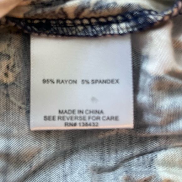 Womens ModCloth Tshirt. Navy floral print, NWOT. Sz Xl - Picture 2 of 4